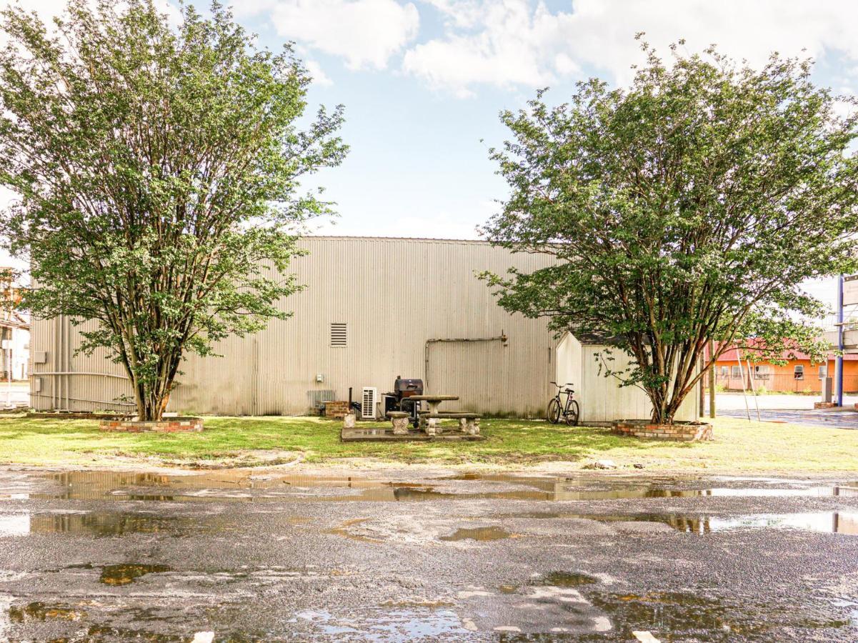 Oyo Hotel Austin Street Giddings Exterior photo